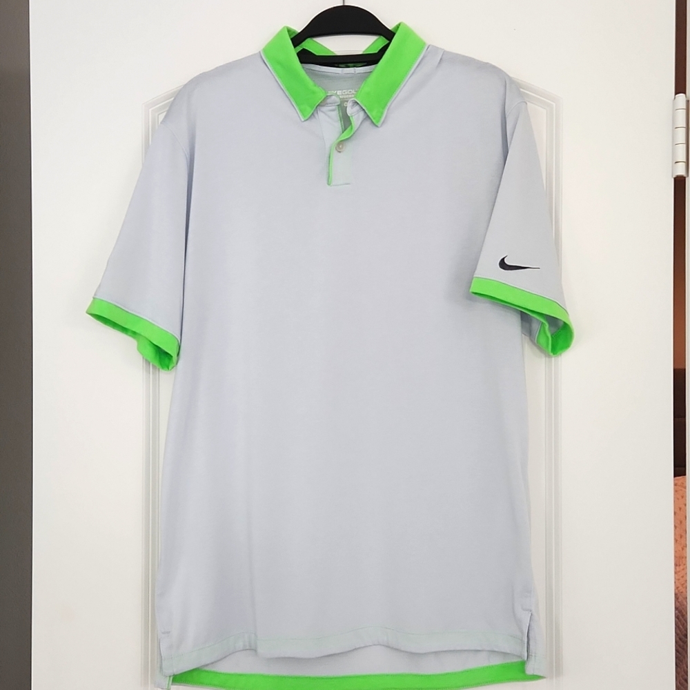 ⛳️☘️Nice Nike silver gray and bright green golf shirt in very good condition!